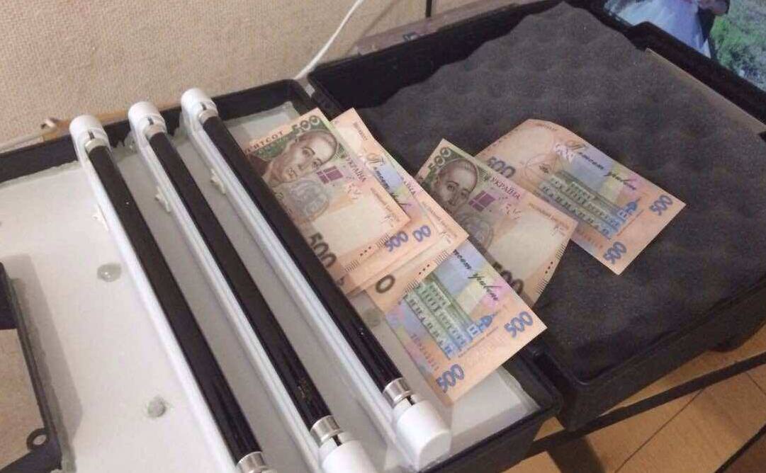 В Запорожье вооруженные парни печатали деньги на принтере (ФОТО)